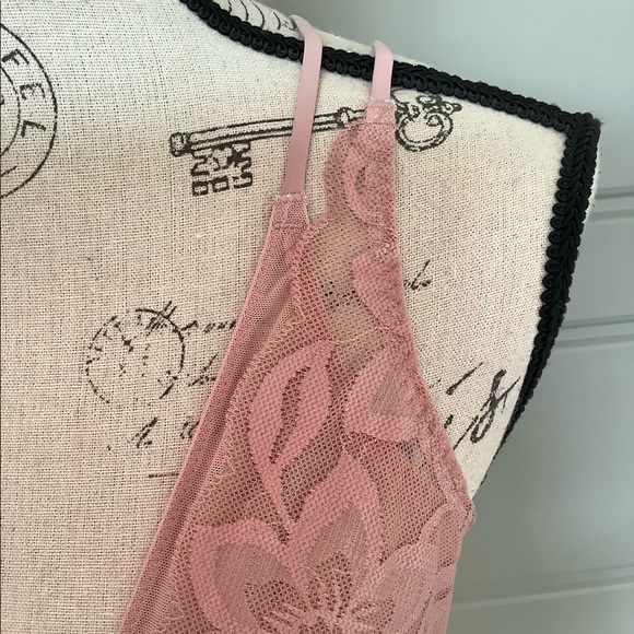 ⭐️ PINK Lace Bralette ⭐️ - Picture 4 of 8
